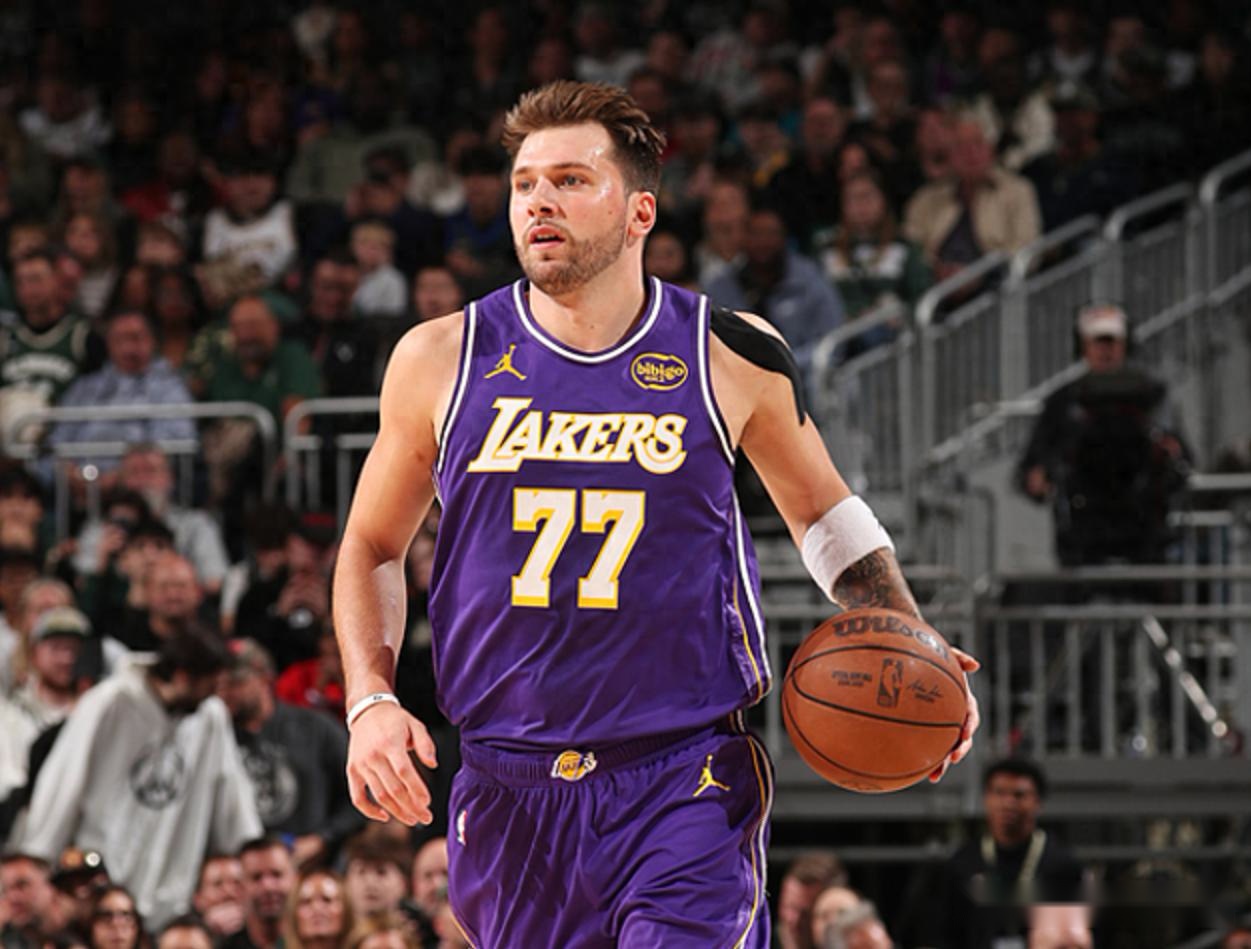 西部排名又变了：湖人创NBA奇迹，马刺收大礼，3队排名互换