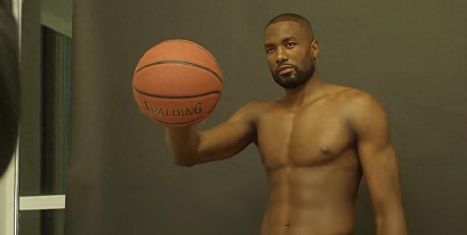 这不是P图 NBA球星体型就是如此夸张，姚明在泳池身材媲美灭霸